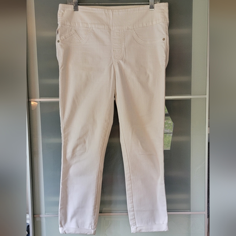 White capri pants